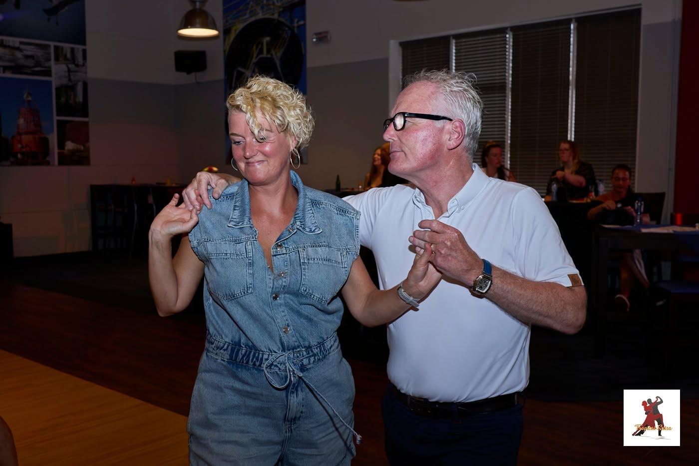 Dansen bij Tropical Salsa in De Dukdalf