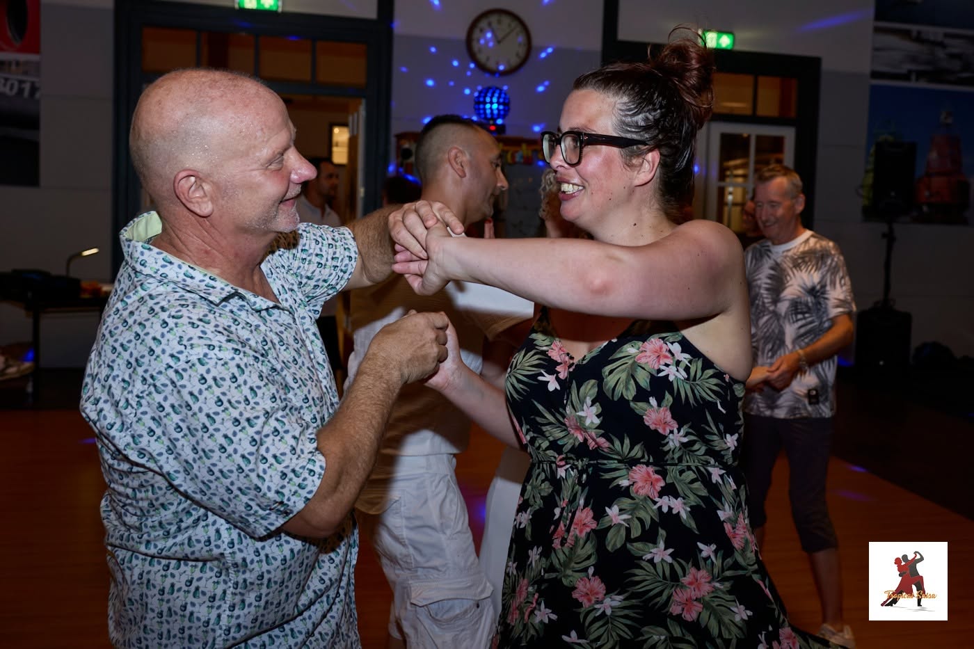 Dansen bij Tropical Salsa in De Dukdalf