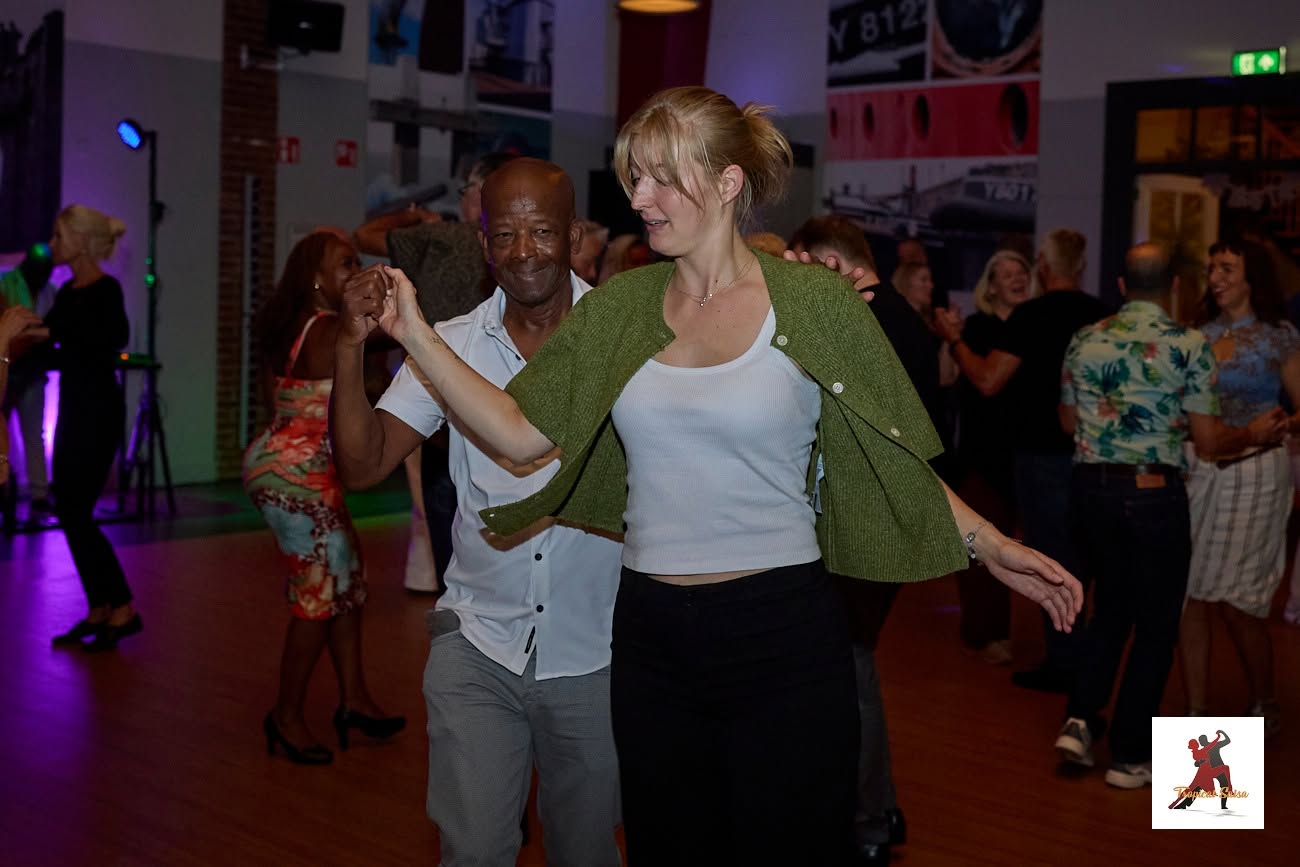 Dansen bij Tropical Salsa in De Dukdalf